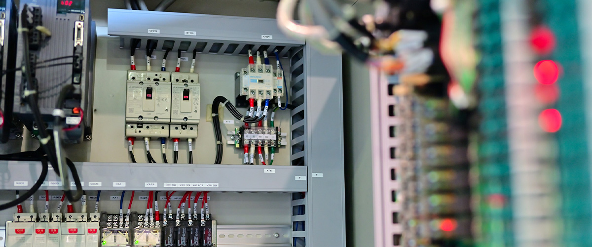強電工事（動力・幹線・配線・分電盤）